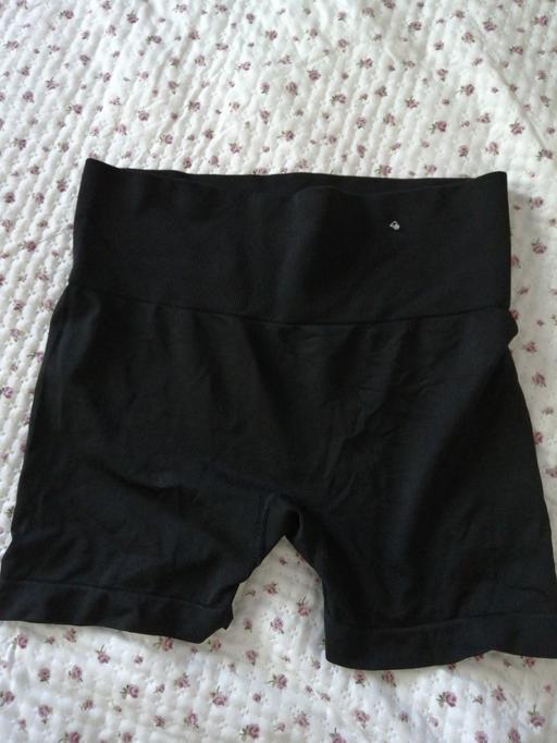  — ladies work out shorts size *10 /12 *