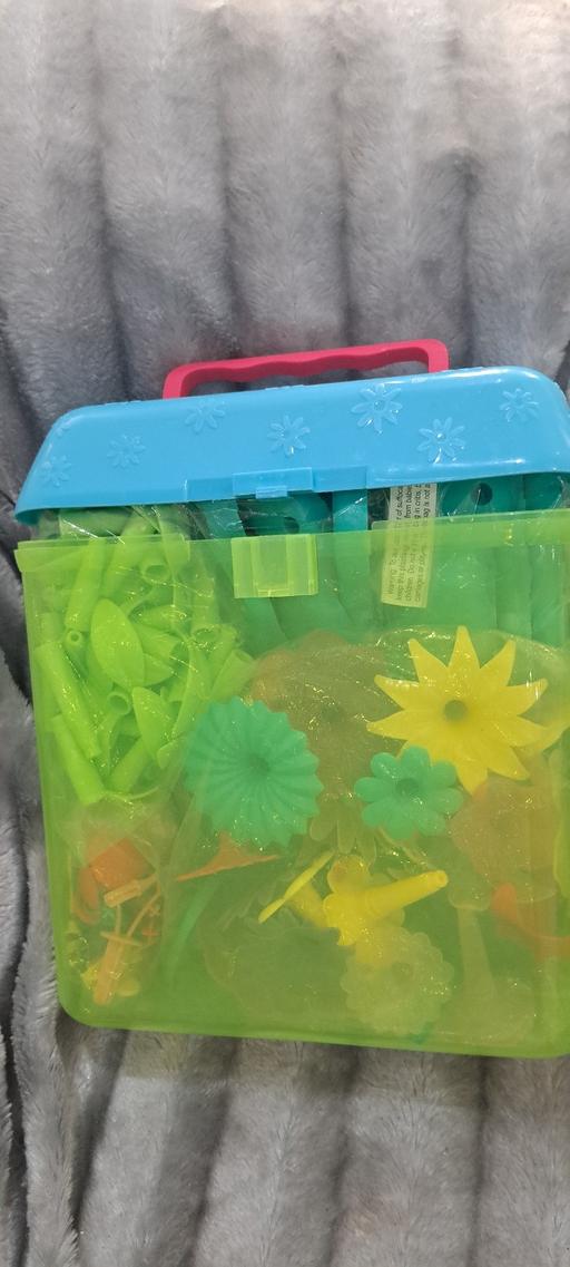 — Flower garden building set