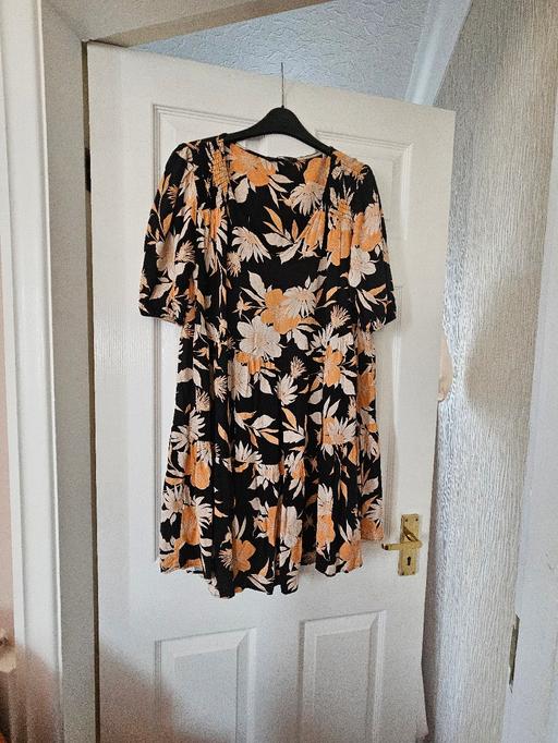  — Summer dress, generous size 12.