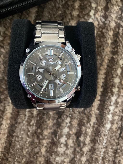  — Lunoz Luxury watch
