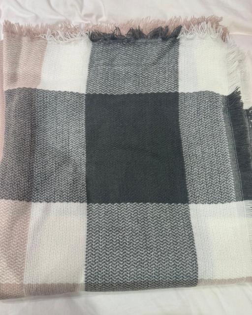  — Women scarf