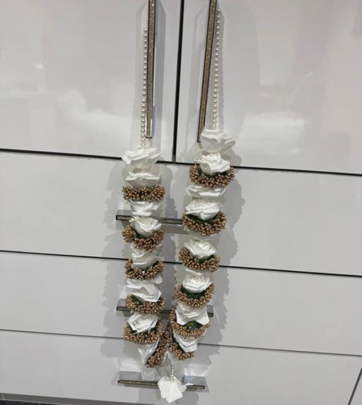  — Wedding flower necklace