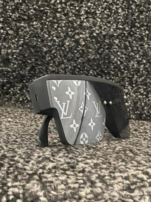  — LV Sunglasses