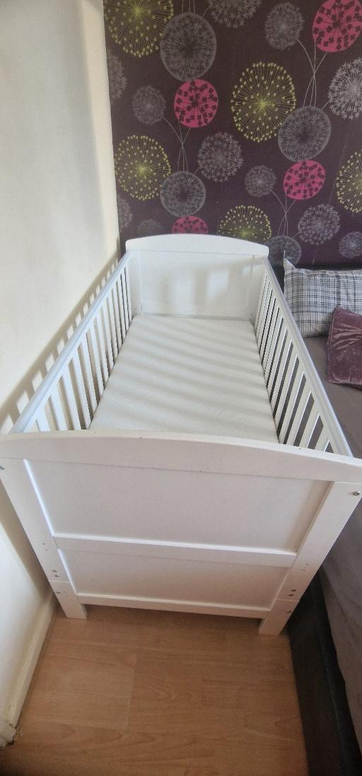  — White crib and matress