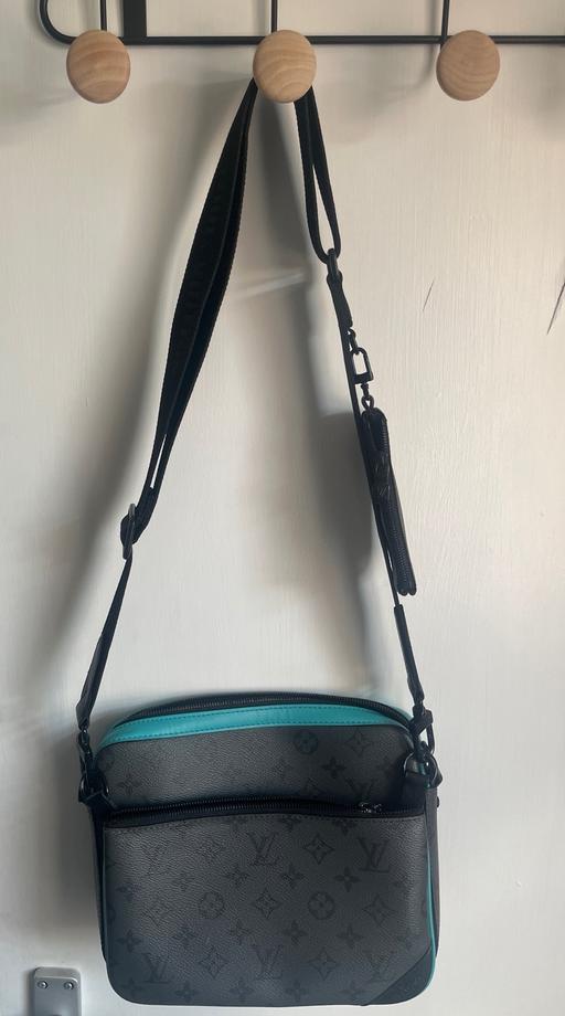  — Lv bag