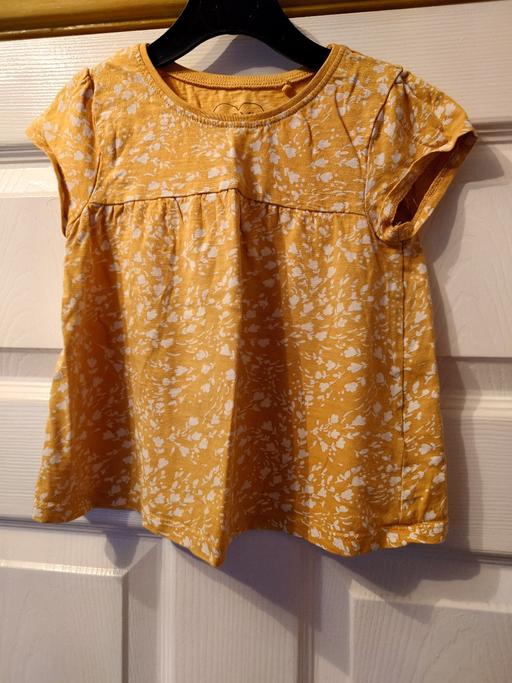  — Girls yellow top size 2-3 years