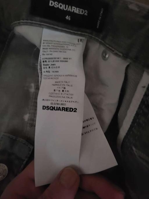  — Men’s desquared jeans