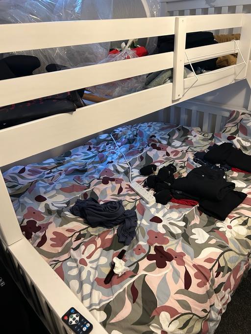  — Double bunk bed with double mattress