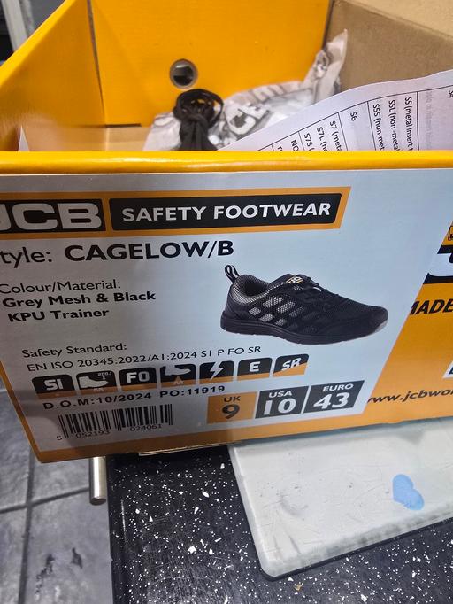  — jcb work trainers