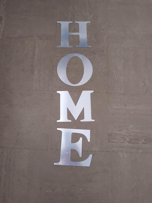  — Home Mirror.