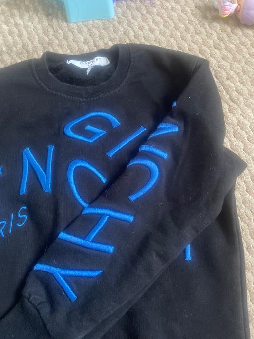  — Boys top
