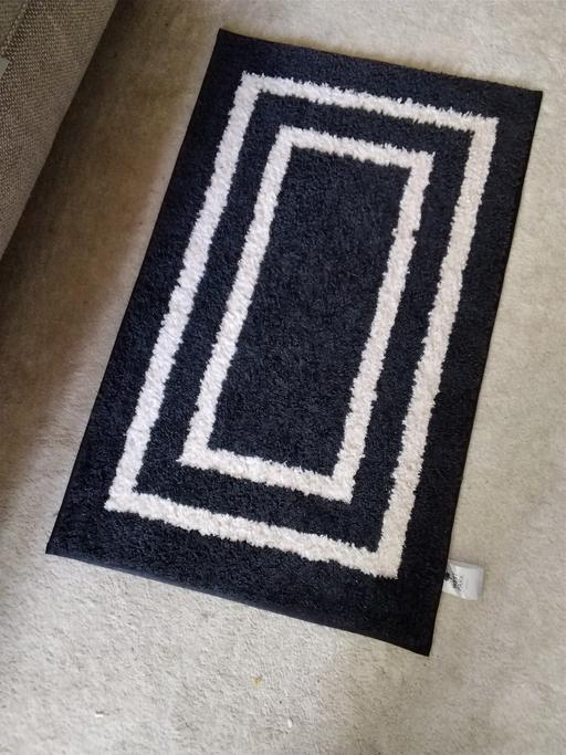  — bath mat