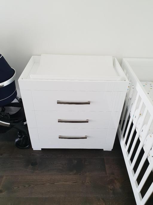  — Silver Cross Cot Bed & Dresser - White