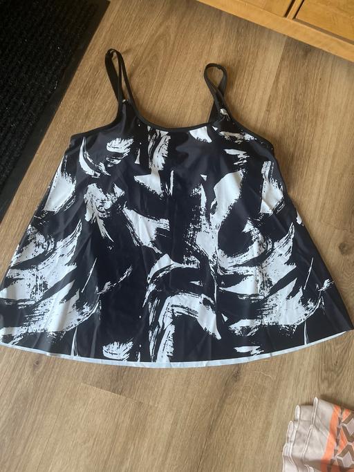  — Ladies size 20/22 summer beach wear top