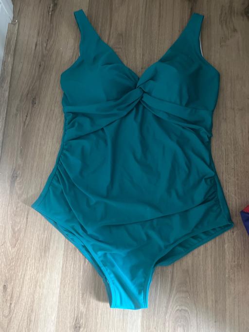  — Full body swimsuit bon March size 20