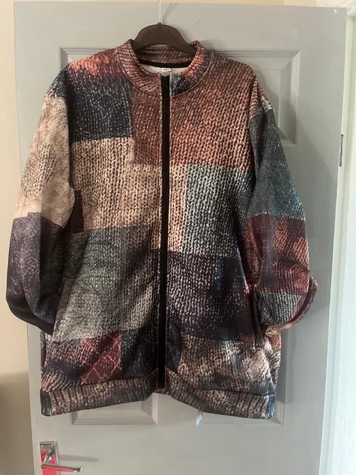  — Ladies jacket size 22/24 with pockets zip