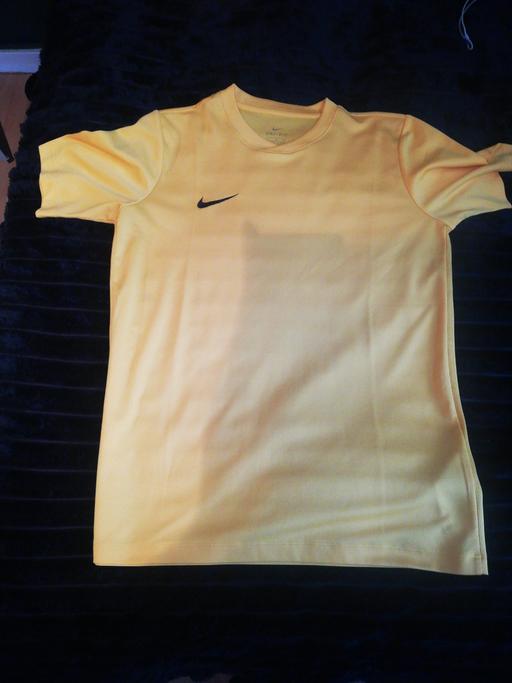  — nike yellow boys XL sportswear