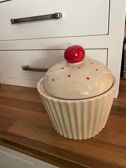  — Cup cake Biscuit jar