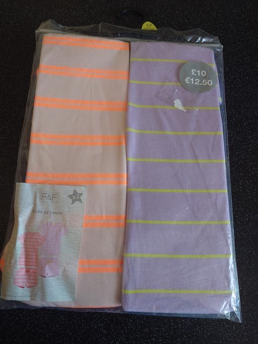  — Girls pack of 2 pyjamas size 4-5 years