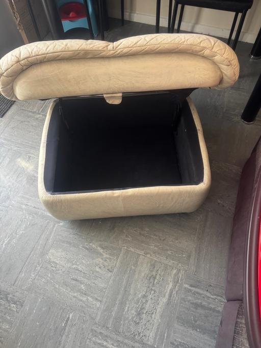  — Storage poof