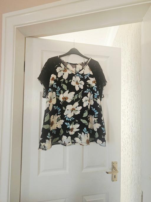  — Floral summer top, size 16..NEW without tags