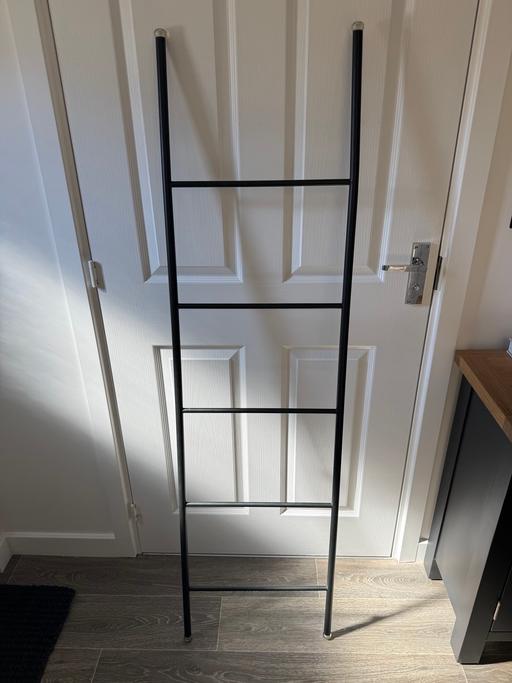  — Towel ladder
