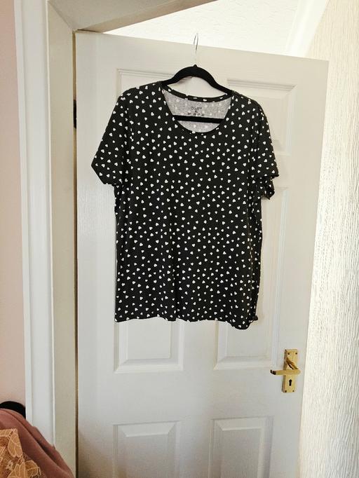  — Ladies patterned Tshirt, size 18/20..NEW