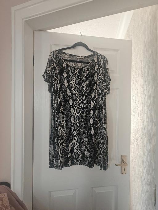 — Animal pattern long length Tshirt, size 18