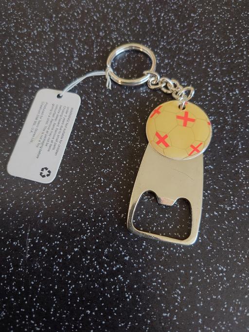  — England bottle opener keyring