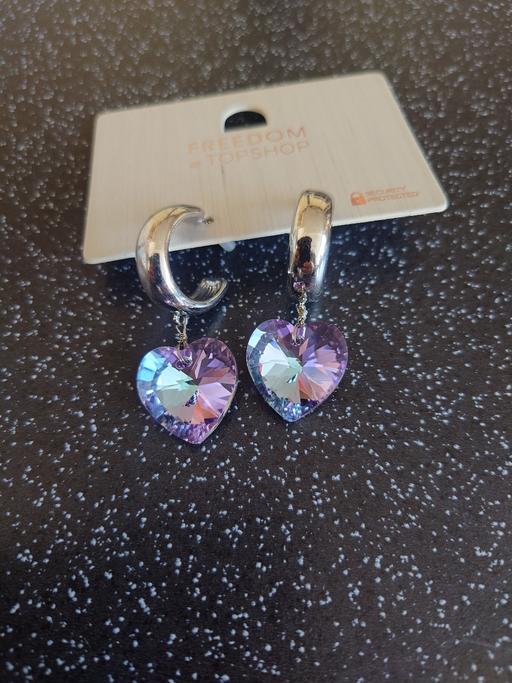 — Women's purple heart earrings
