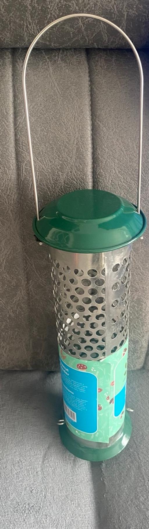  — Nut bird feeder