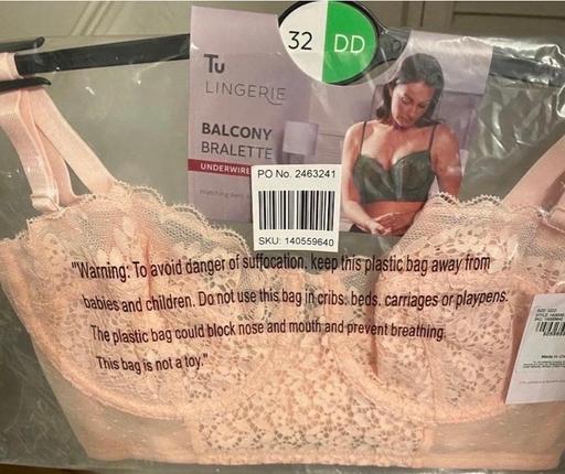  — Ladies bras size 32dd & 32e