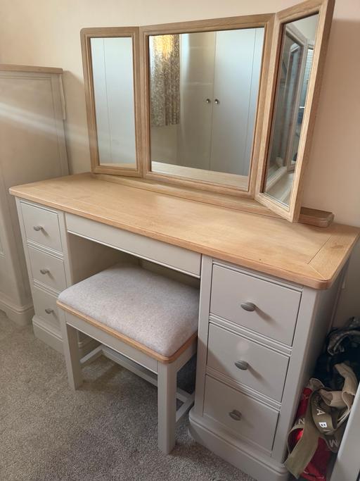  — Next Hampton Bedroom Furniture Set