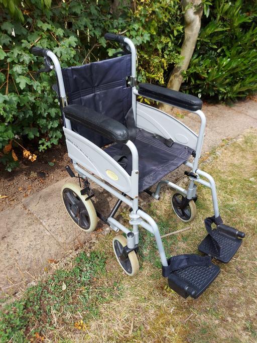  — Lightweight wheelchair
