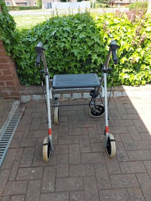  — Walker with seat