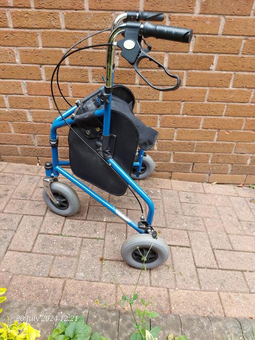  — Tri walker with bag