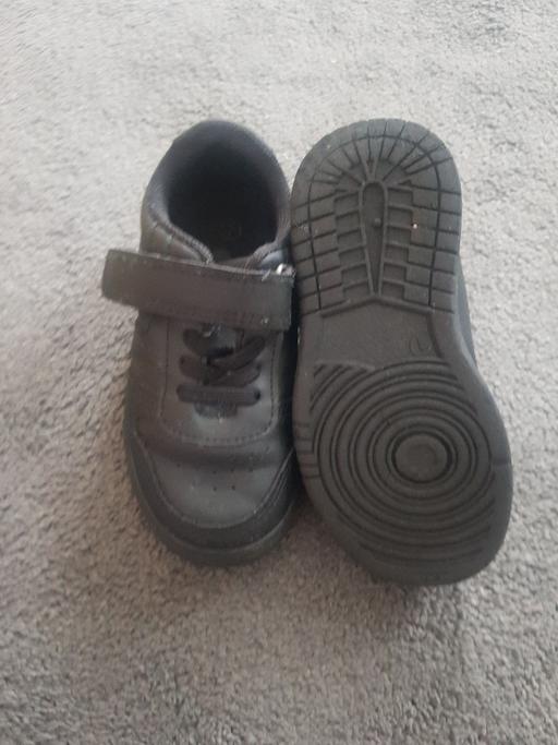  — boy trainers infant size 7