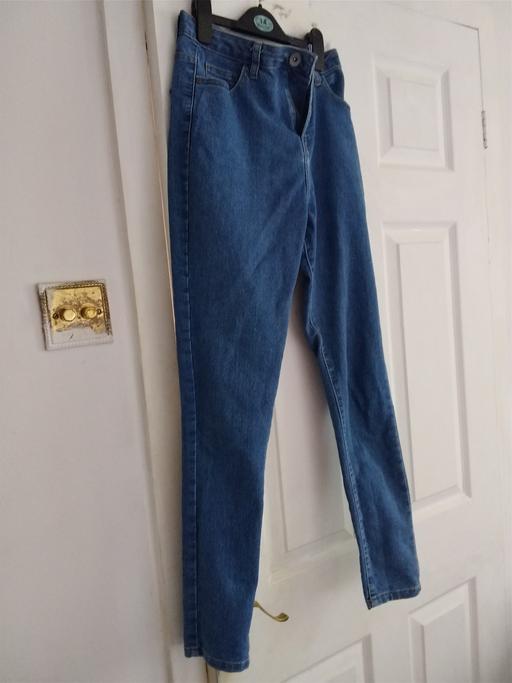  — Jeans