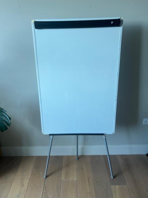  — 5 Star Office Flipchart Easel & Whiteboard