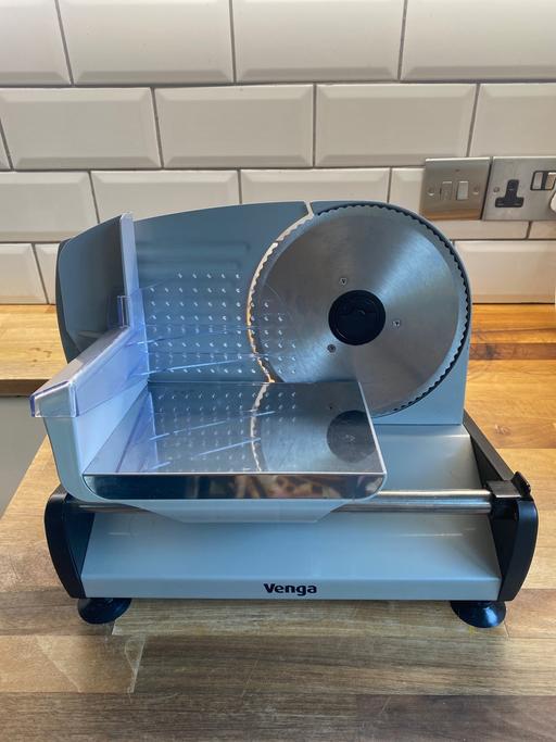  — Cooked meat cutter