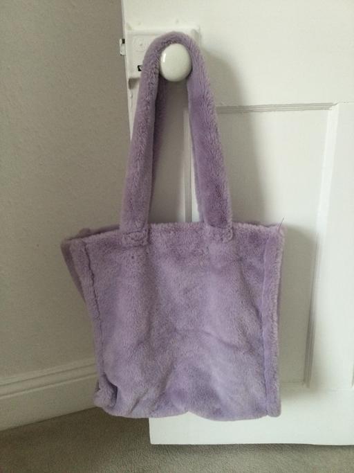  — Shoulder bag