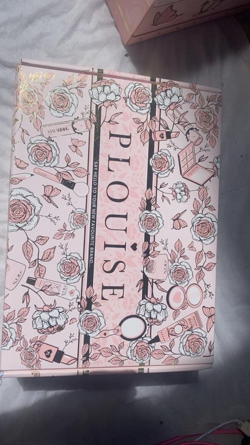  — Plouise make up