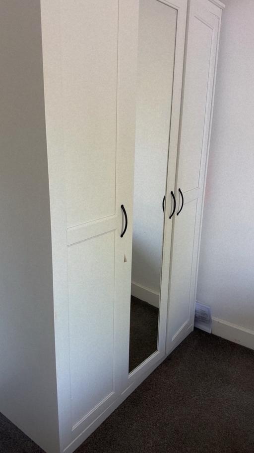  — SONGESTAND IKEA - 3 door wardrobe