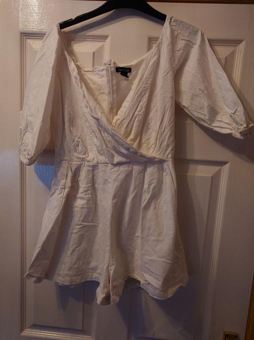  — Women's white playsuit size 8