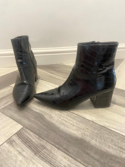  — (6) NEW LOOK BOOTS £1