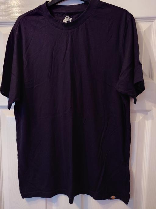  — Mens black dickies top size medium