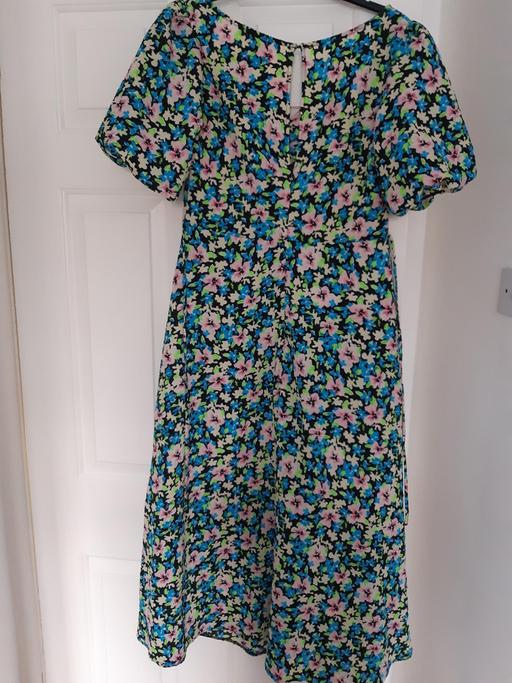  — Bundle of ladies clothes x22