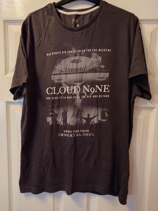  — Mens black top size M
