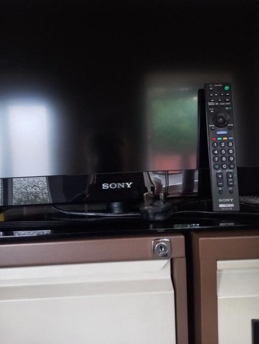  — Sony TV 32 inch screen and remote fully worki