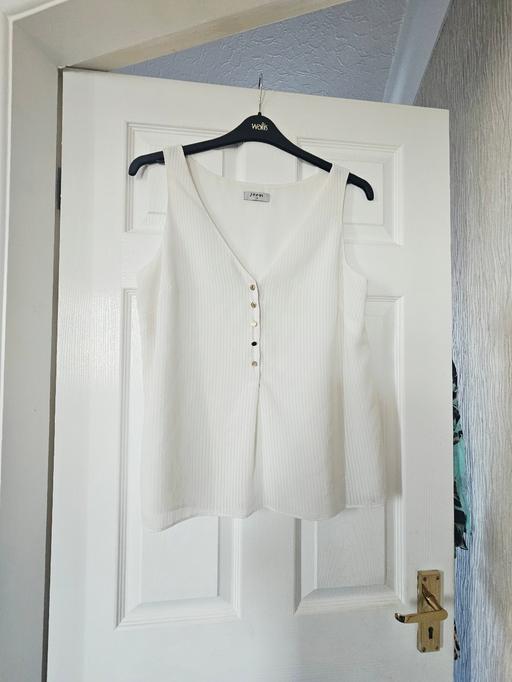  — Summer top, size 14.